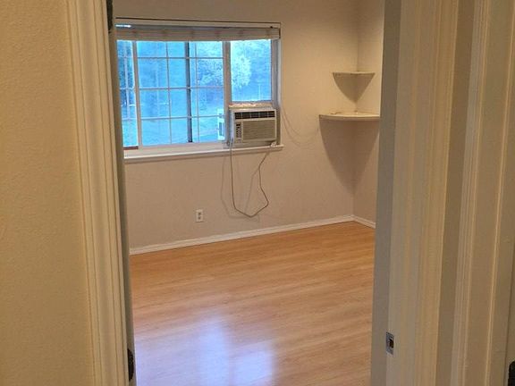 5th image of 2519 Dillion Ct APT 4