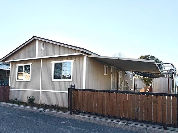 3rd image of 7549 Loma Rio Ln