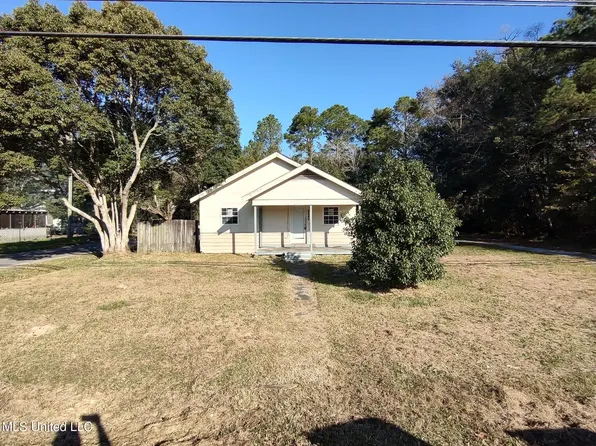 7325 Grierson St, Moss Point, MS 39563