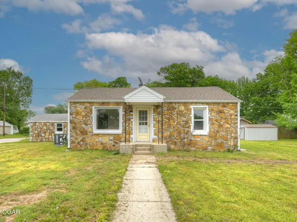 1800 Hazel Ave, Carthage, MO 64836
