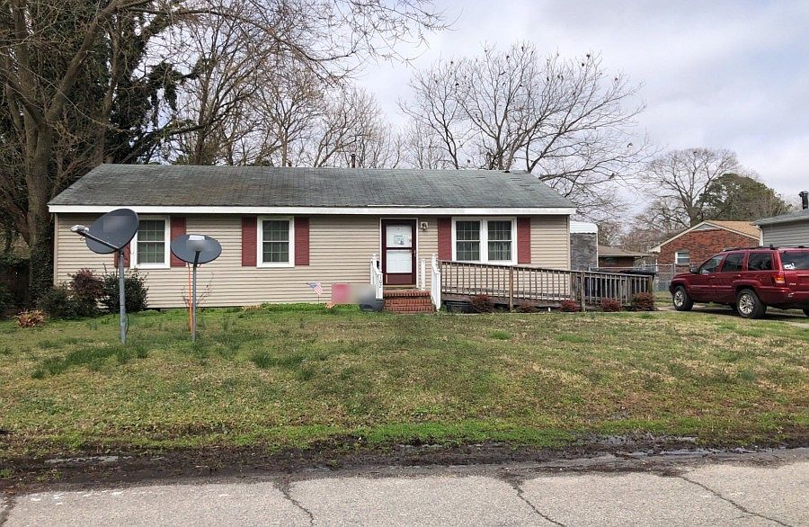 1st image of 102 Fairview Cir N