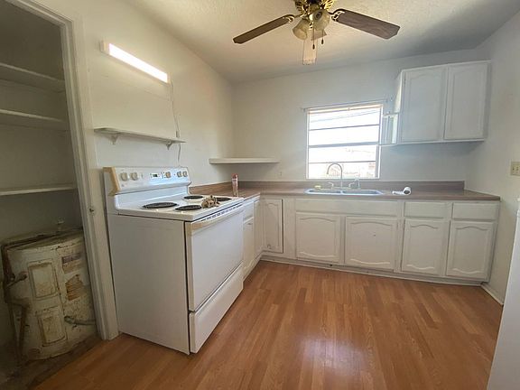 4th image of 1662 Terrace St