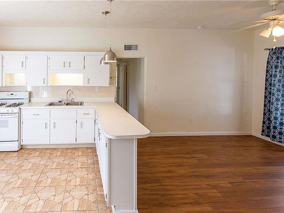 3rd image of 1028 NE 13th St