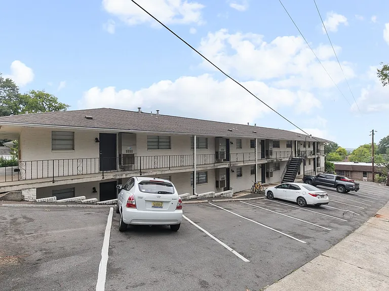 3200 Hillside Ave — Photo 52