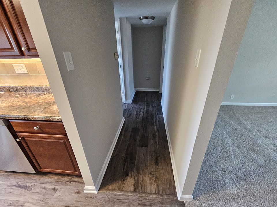 Hall to bathroom and bedrooms.