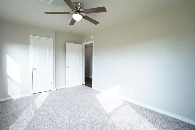 814 E Houston St — Photo 13