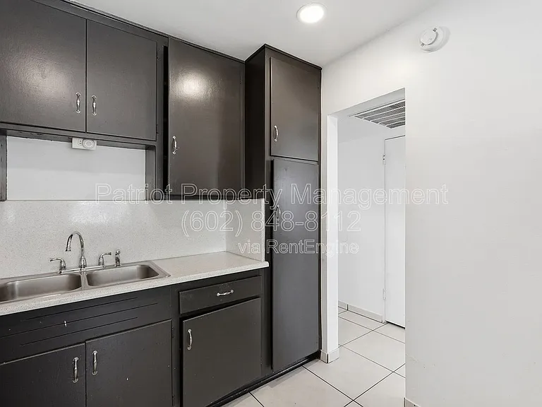 6701 N 33rd Ave — Photo 9