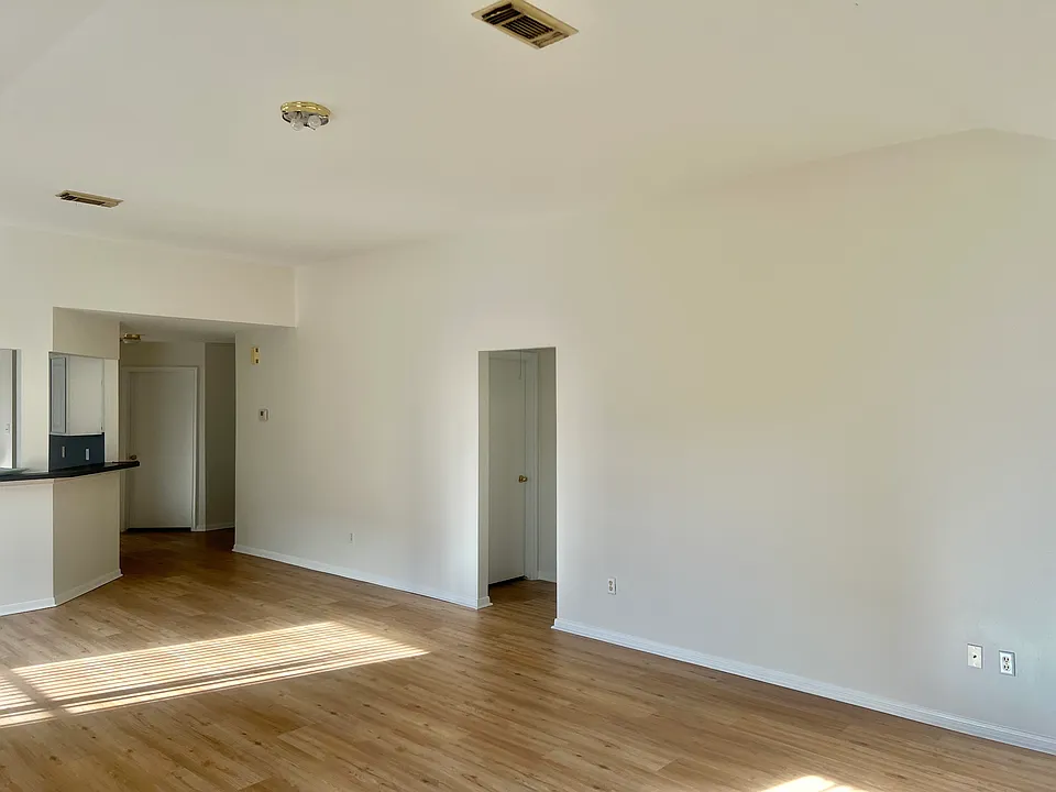 7450 Parkland Manor Dr
