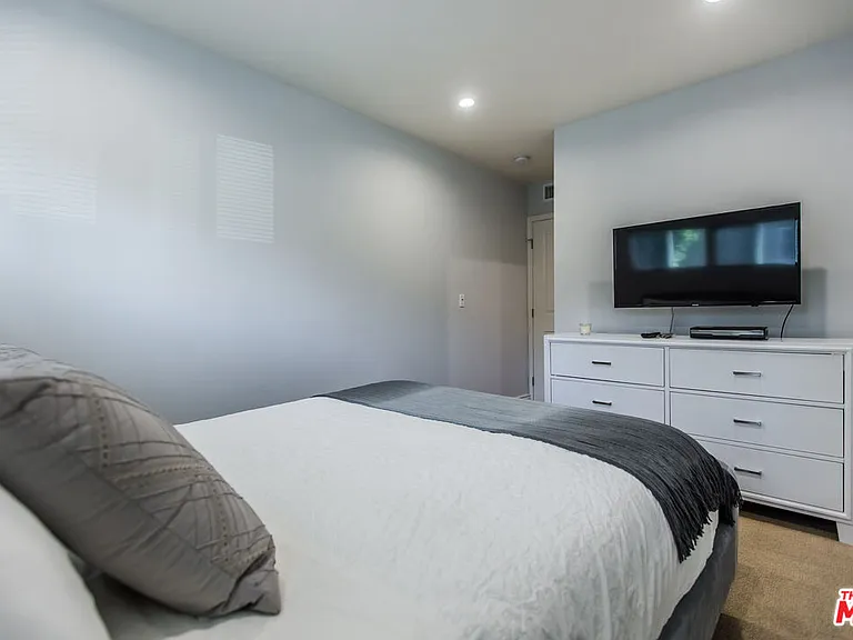 4407 Irvine Ave — Photo 21