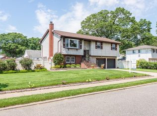 329 N Erie Ave, Lindenhurst, NY 11757