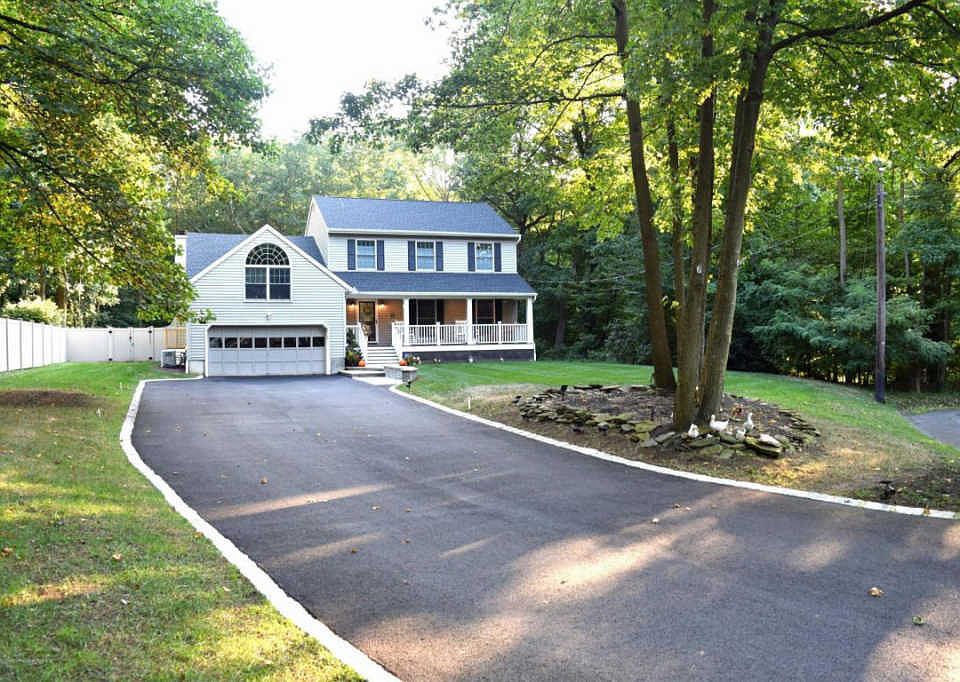 1st image of 37 Twin Oak Ave