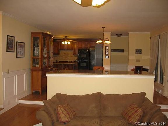 4th image of 110 Zephyr Ln