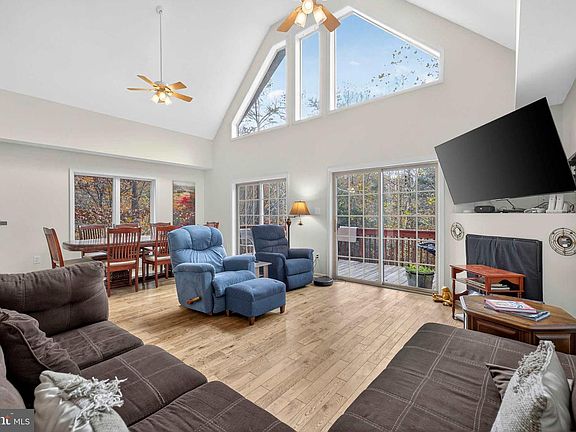 4th image of 575 Creekview Ln
