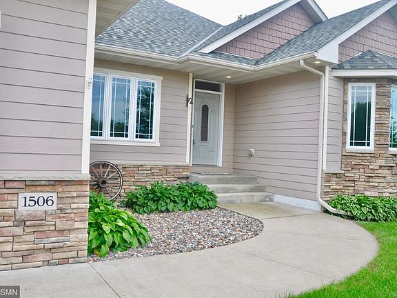 2nd image of 1506 5th St SE