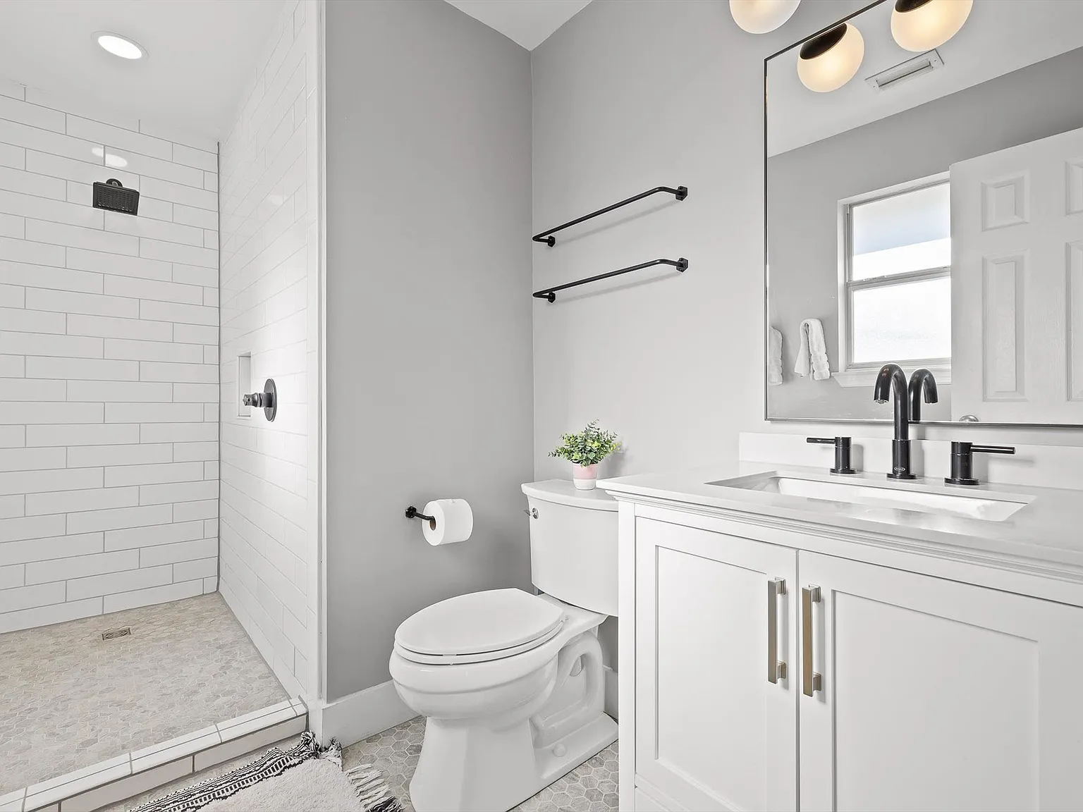 3 bed, 1100 sqft, $2,500 — Photo 3