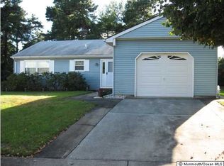 16 Yucatan Way, Toms River, NJ 08757