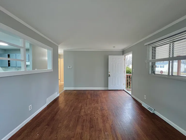 1201 Baron Ave — Photo 5