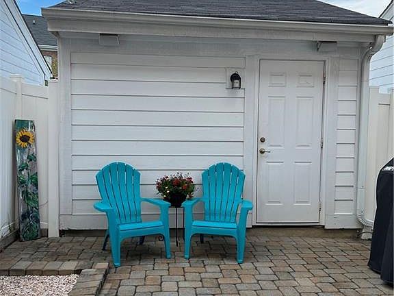 5th image of 15838 Sharon Dale Dr