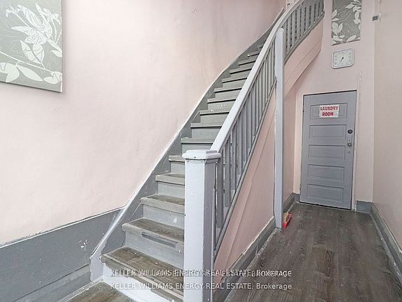 3rd image of 84 Simcoe St N #1