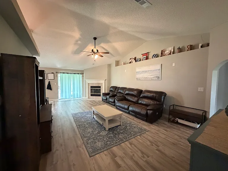 596 Batten Blvd — Photo 4