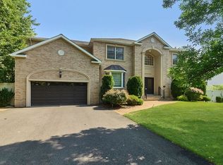 225 Fredrick St, Paramus, NJ 07652