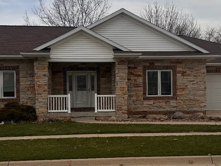 924 Elmridge Dr — Photo 1