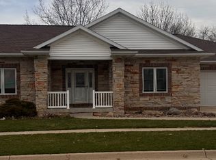 924 Elmridge Dr, Cedar Falls, IA 50613