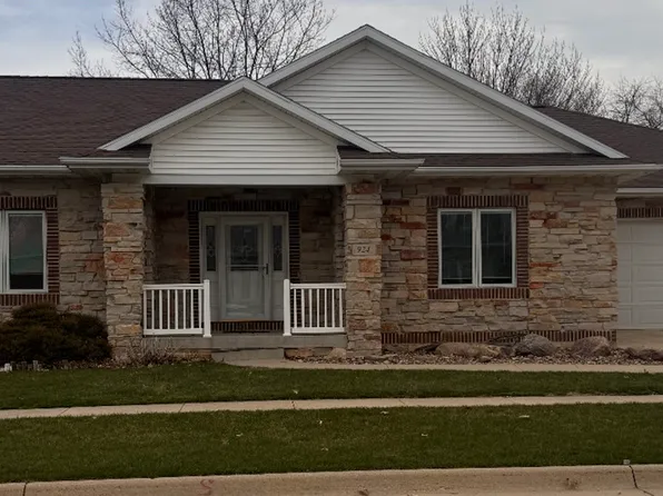 924 Elmridge Dr, Cedar Falls, IA 50613