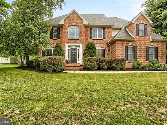 2nd image of 1302 King Arthur Dr