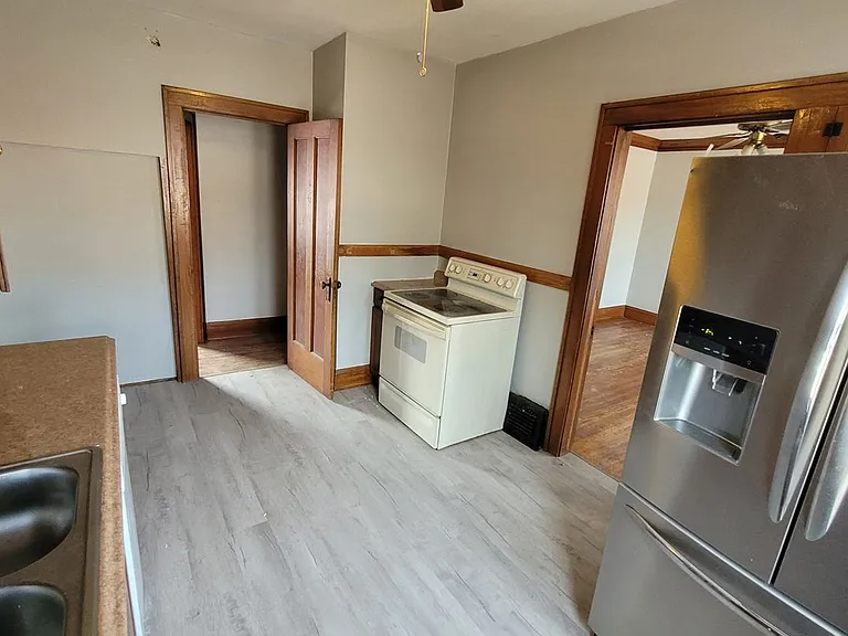 5273 Pearl Rd — Photo 10