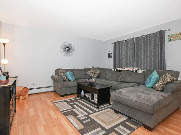 5th image of 83 Richmond Blvd Unit 2B