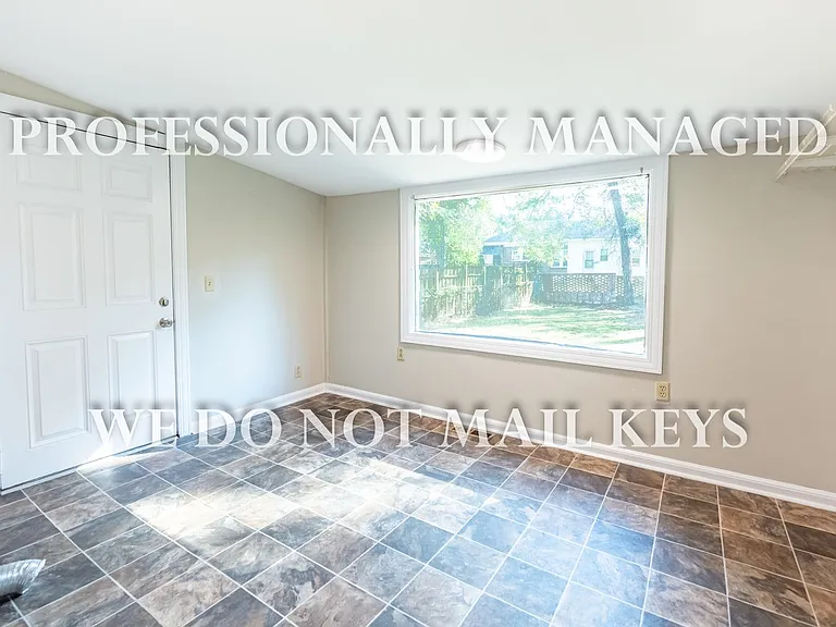 1517 Beal St — Photo 13
