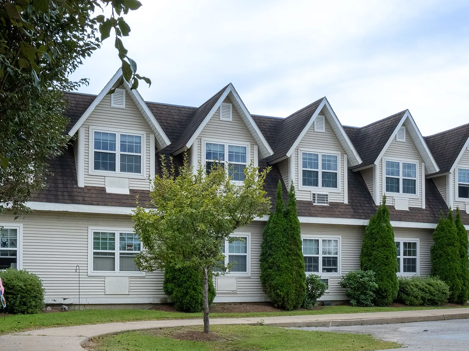 1 bed, 1 bath independent senior living (55+ years of age) heat, hot water, & electricity included — Photo 2