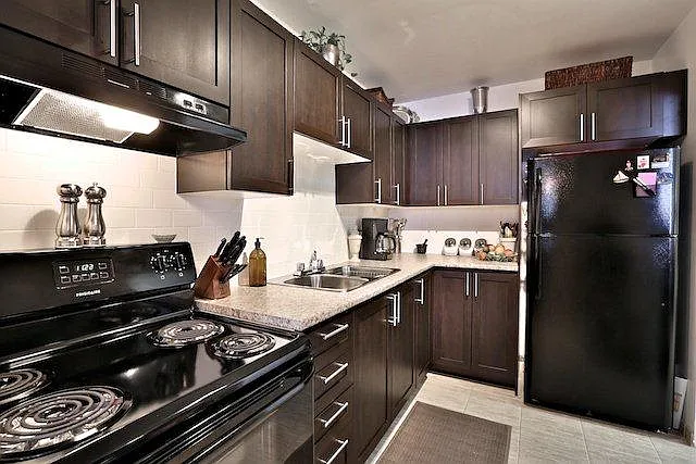 11 Shallmar Blvd — Photo 5