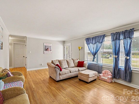 4th image of 1210 Edgedale Dr