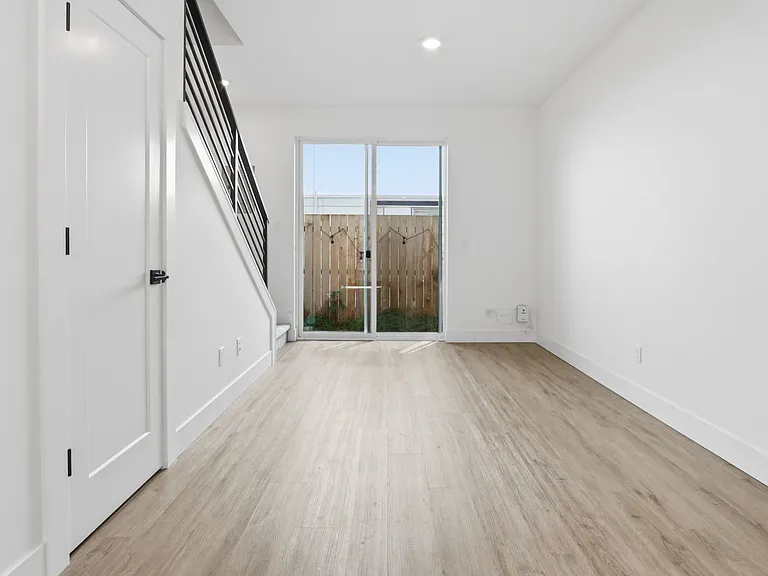 8480 N Willamette Blvd #3 — Photo 11