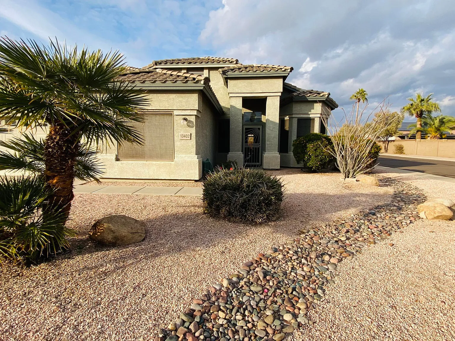 3 bed, 2.0 bath, 1987 sqft, $1,899 — Photo 1