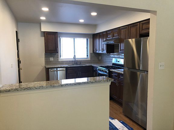 PONY WALL IN KITCHEN TO DINING ROOM