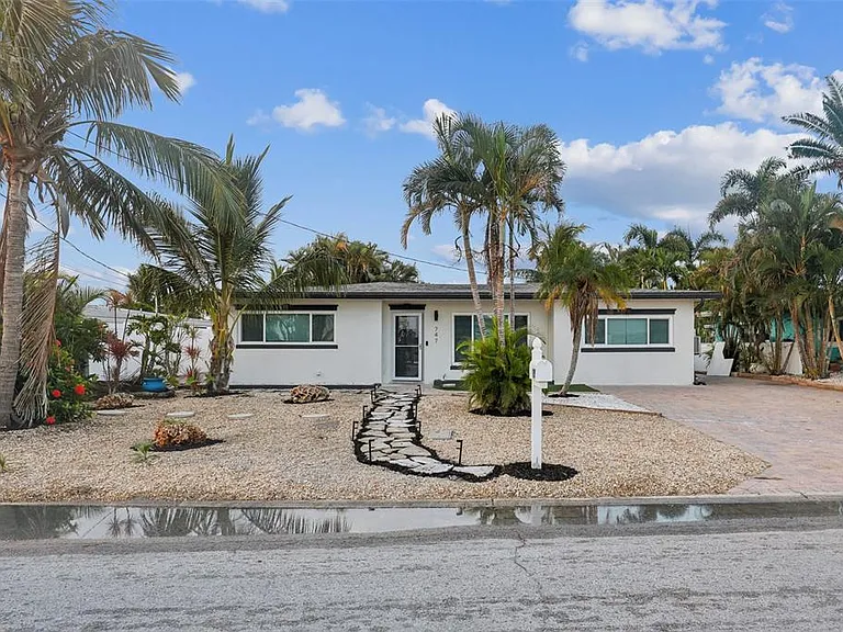 747 Pruitt Dr — Photo 1