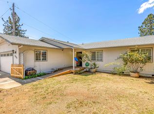 1136 NE Beacon Dr, Grants Pass, OR 97526