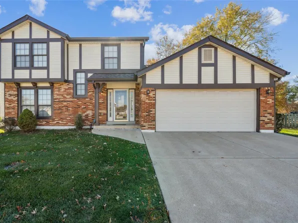 942 Oakwood Farms Ln, Ballwin, MO 63021