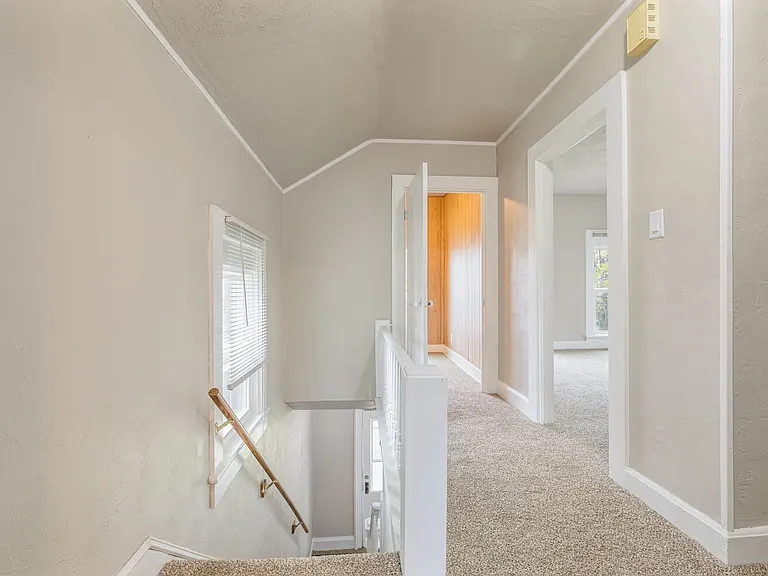 476 Linden St — Photo 10