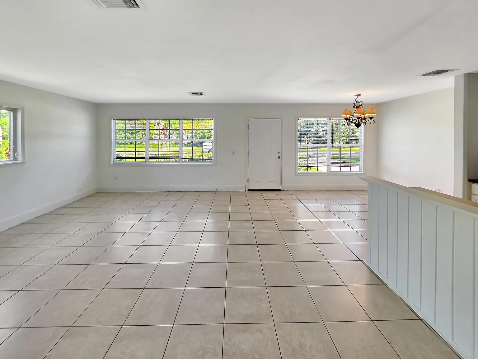 2 bed, 1.0 bath, 918 sqft, $1,700 — Photo 3