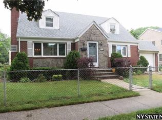 1701 Aladdin Ave, New Hyde Park, NY 11040