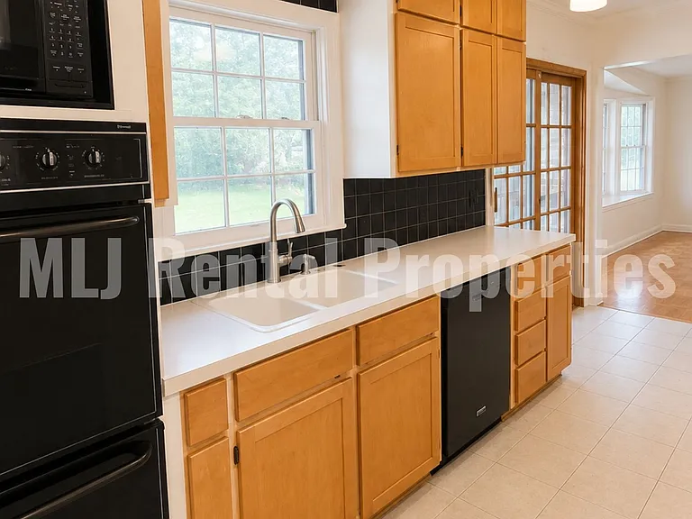 5881 S Irvington Ave — Photo 16