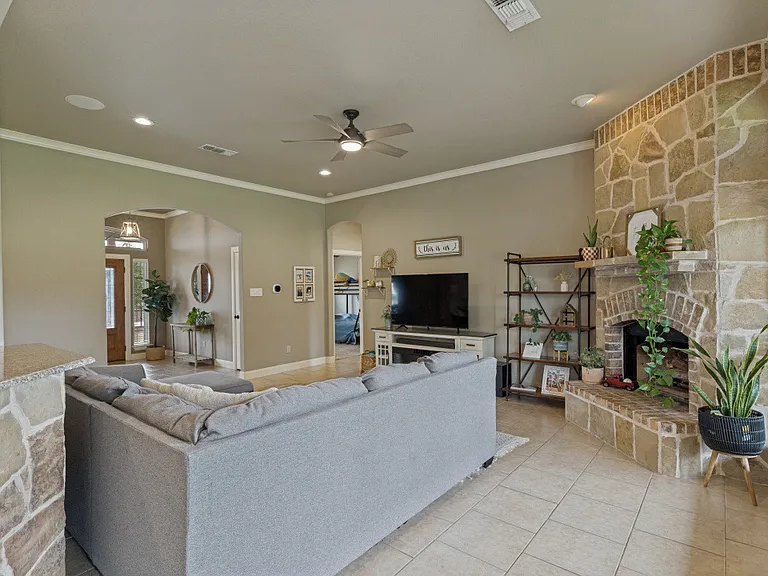 5584 Justine Pl — Photo 8
