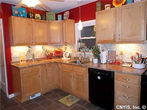 3rd image of 132 Kuhl Ave