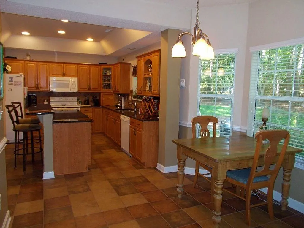 4834 Derbyshire Dr — Photo 4