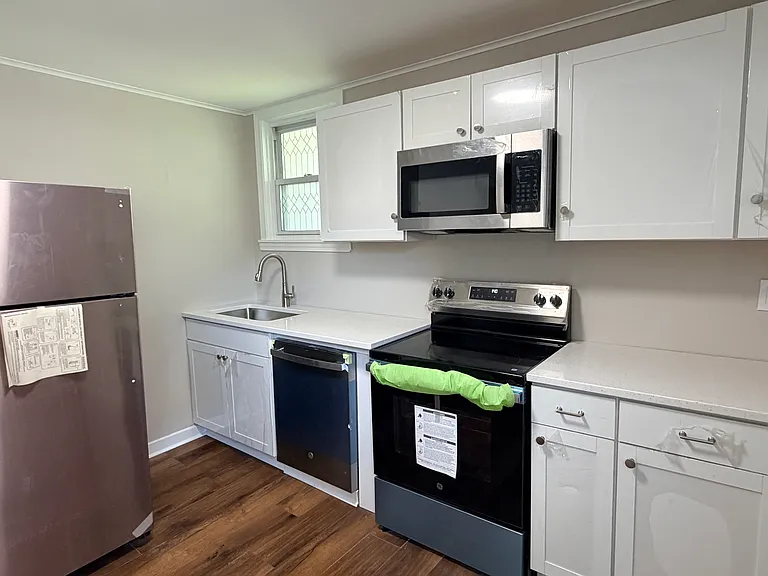 447 Glen St #1 — Photo 15