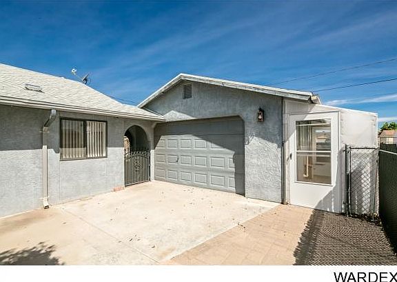 4th image of 2351 E McVicar Ave